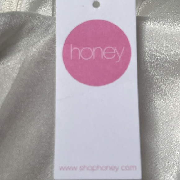 From the store HONEY this is a beautiful piece goes with slacks or skirts - Picture 6 of 6